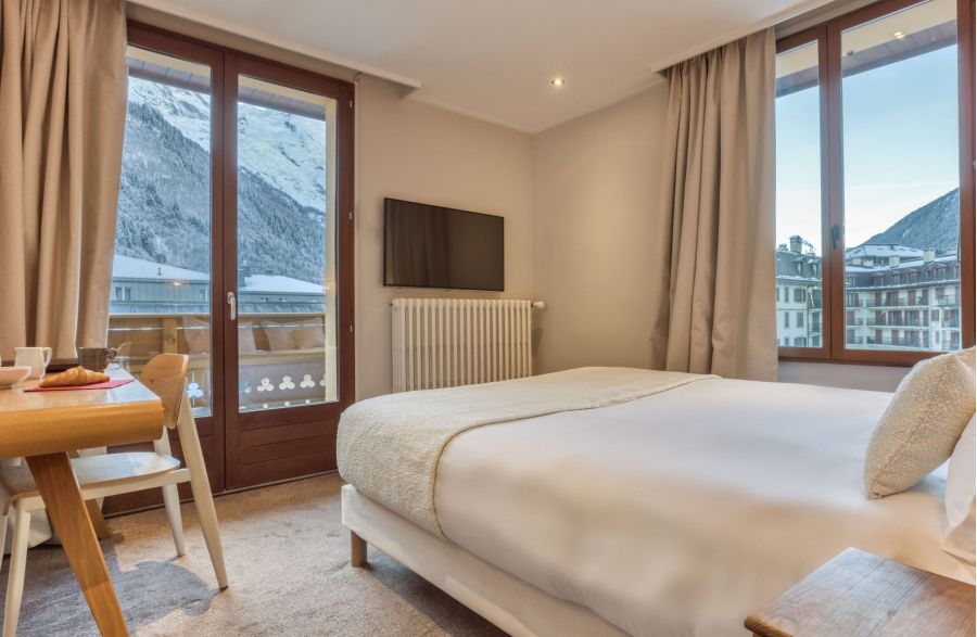 Double bedroom with Mont-Blanc view